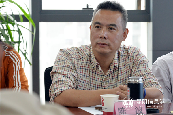 市委宣傳部副部長、市委網(wǎng)信辦主任陳波出席座談會(huì)。記者合宇聰攝