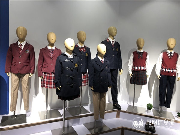 服裝加工廠所產(chǎn)成品 每套衣服均價(jià)200元左右 服裝加工廠所產(chǎn)成品 每套衣服均價(jià)200元左右