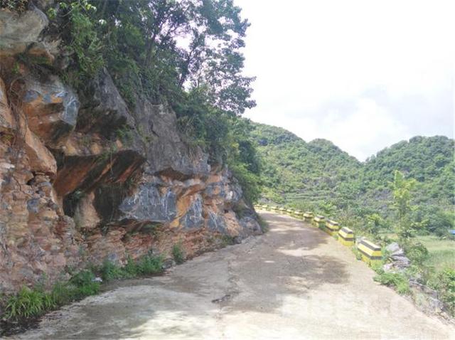 12年，鑿通脫貧路