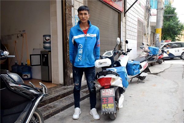 李軍近照(圖據(jù)“999微大理“) 李軍近照(圖據(jù)“999微大理“)