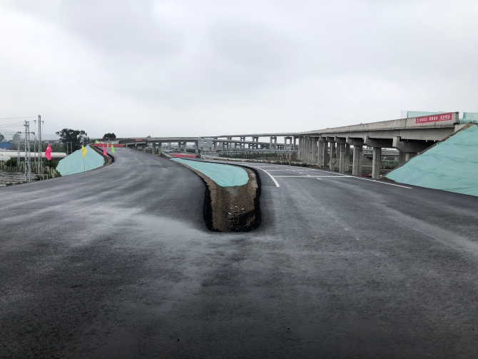 建設(shè)中的宜石高速