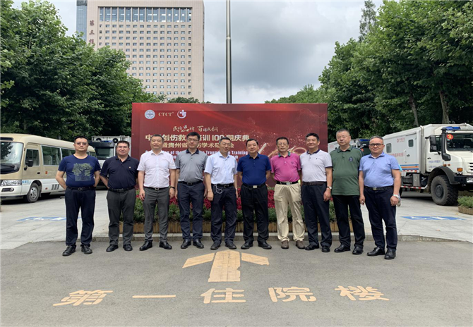 與付小兵院士合影（左5）