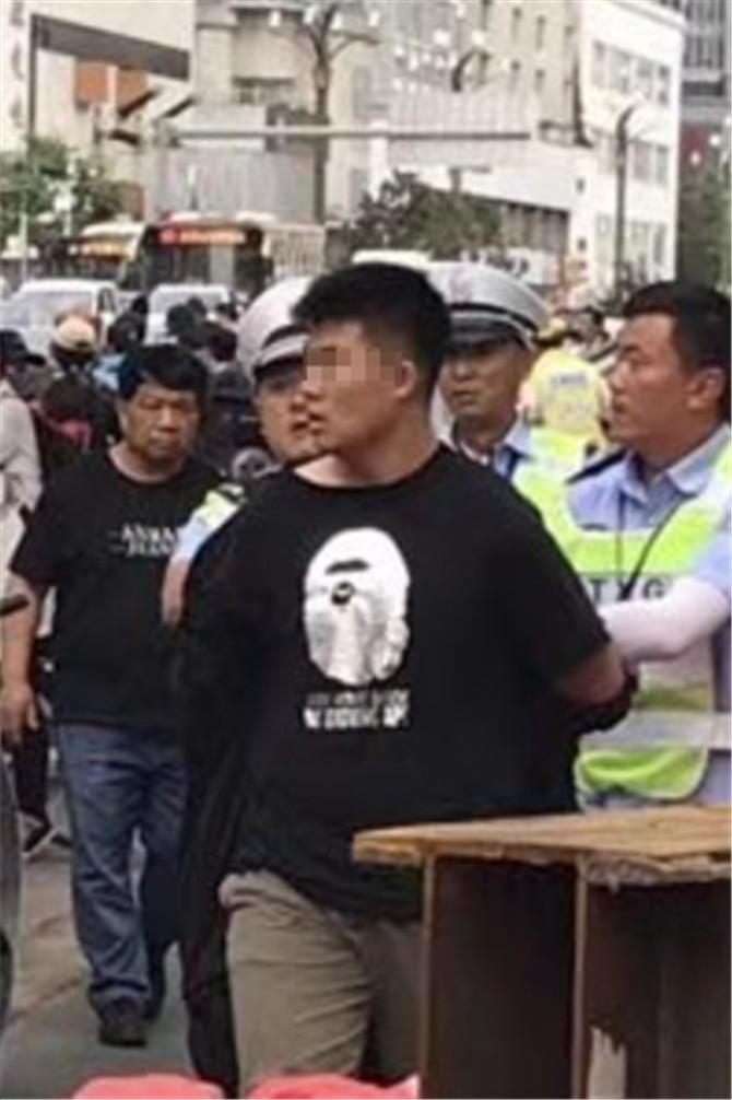 肇事男子被民警抓獲。市民供圖