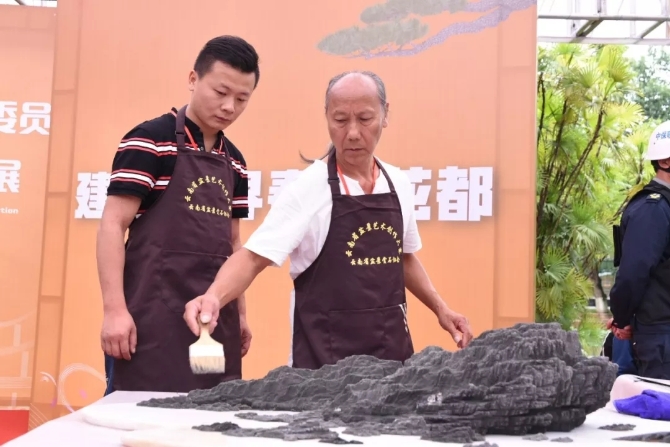 中國盆景大師—田一衛(wèi).webp 中國盆景大師—田一衛(wèi).webp