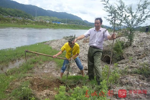 騰沖扶貧干部郭彩廷