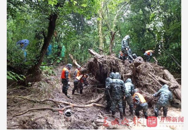 騰沖扶貧干部郭彩廷