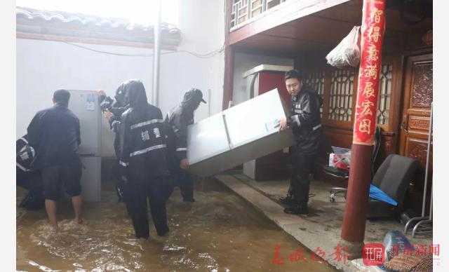 騰沖扶貧干部郭彩廷