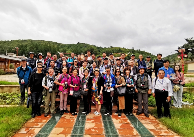 網(wǎng)友合影。彩龍網(wǎng)友林堅(jiān)攝。