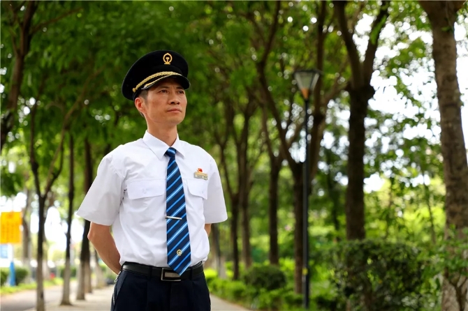 1.webp (2) 1.webp (2)