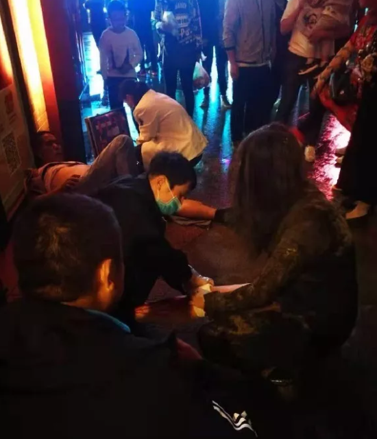 曲靖市中心一商場(chǎng)樓層突然垮塌