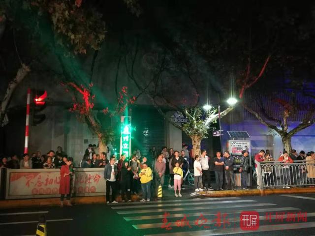 曲靖市中心一商場(chǎng)樓層突然垮塌