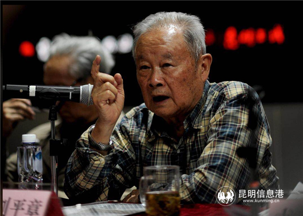 西南聯(lián)大教授劉文典之子劉平章先生分享自己與西南聯(lián)大的故事 周瑨 攝 西南聯(lián)大教授劉文典之子劉平章先生分享自己與西南聯(lián)大的故事 周瑨 攝