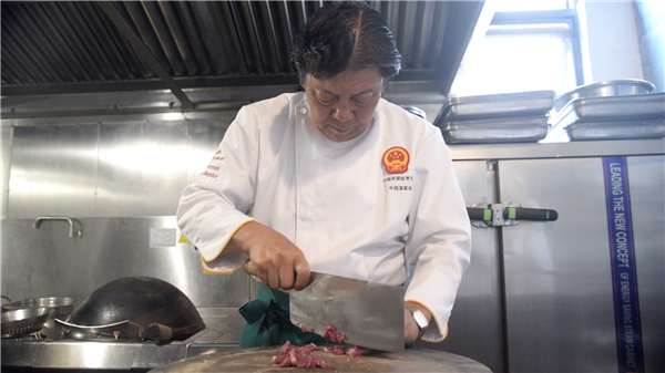 柏天亮準(zhǔn)備食材 柏天亮準(zhǔn)備食材