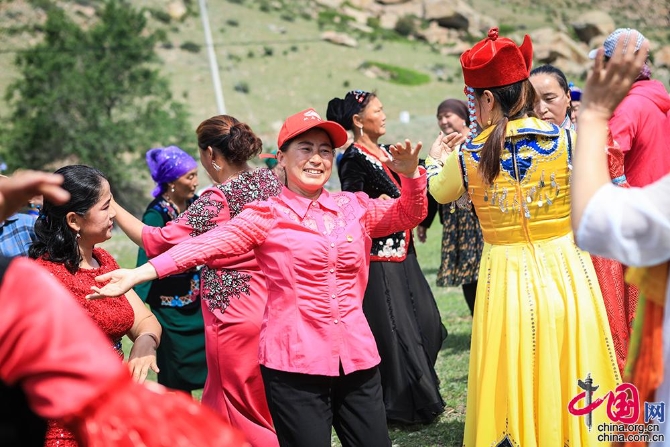 【邊疆黨旗紅】從打工妹到十九大黨代表 川妹子扎根兵團(tuán)帶頭致富