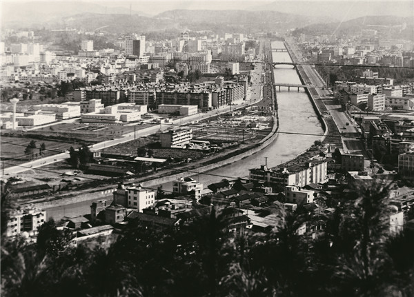 1：20世紀(jì)90年代楚雄市鹿城一角