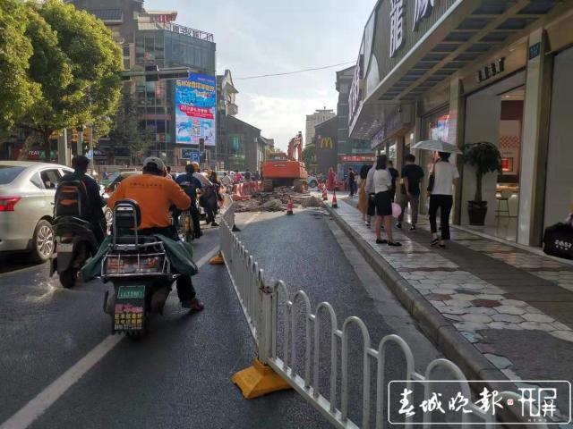 燃氣施工 市中心景星街和正義路部分路段圍擋了 (3).jpg