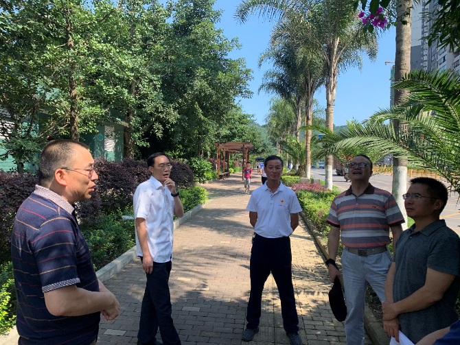 調(diào)研組一行實(shí)地考察水富市紅十字會(huì)無償獻(xiàn)血宣傳項(xiàng)目規(guī)劃實(shí)施點(diǎn) 調(diào)研組一行實(shí)地考察水富市紅十字會(huì)無償獻(xiàn)血宣傳項(xiàng)目規(guī)劃實(shí)施點(diǎn)