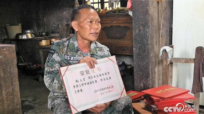 　1991年，楊天才第一次得到嘉獎(jiǎng)。（王莉莉 攝）