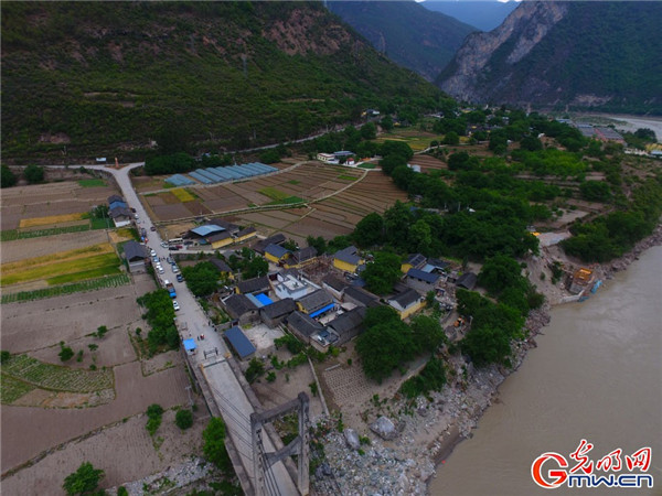 香格里拉市五境鄉(xiāng)倉覺村 光明網(wǎng)記者張瑜攝