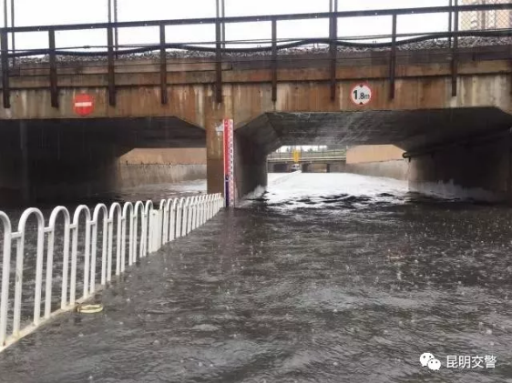 昆明淹水-交警指南