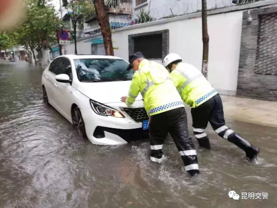 昆明淹水-交警指南