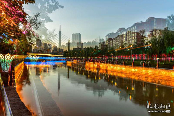 2、 盤龍江之夜景（桃源廣場(chǎng)段）。彩龍社區(qū)網(wǎng)友銅鐘 攝