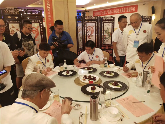 評(píng)委打分 評(píng)委打分