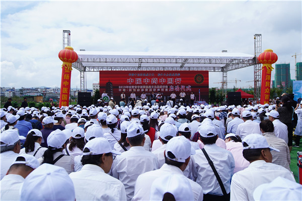 云南畫(huà)報(bào)何新聞 攝(1) 云南畫(huà)報(bào)何新聞 攝(1)