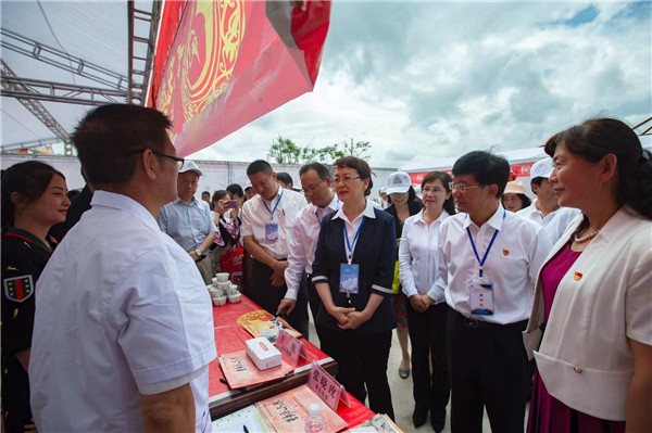 云南畫(huà)報(bào)何新聞 攝(3) 云南畫(huà)報(bào)何新聞 攝(3)