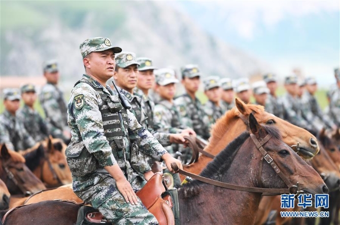 (新華全媒頭條·愛國情 奮斗者·圖文互動(dòng))(1)初心不改 紅心向黨——西部戰(zhàn)區(qū)陸軍某旅玉樹獨(dú)立騎兵連連長尼都塔生一家四代跟黨走紀(jì)實(shí)