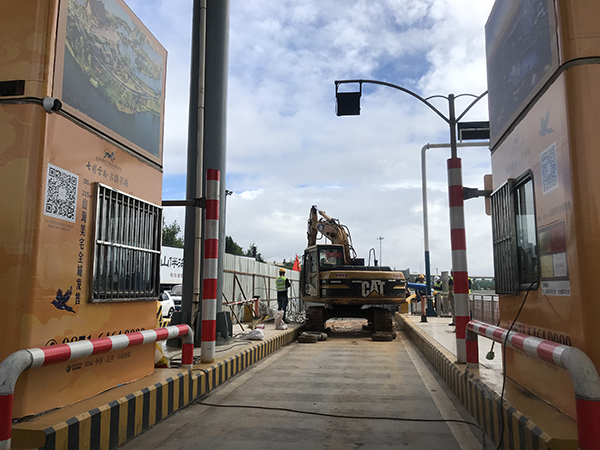 正在施工的機(jī)場(chǎng)高速通道