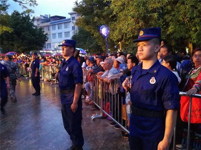 13、祿勸縣2019年火把節(jié)現(xiàn)場，全力做好安保工作。