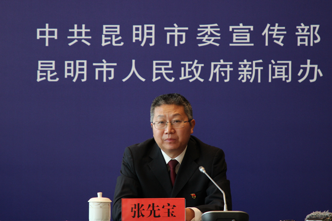 圖片2：呈貢區(qū)委副書記、區(qū)長張先寶