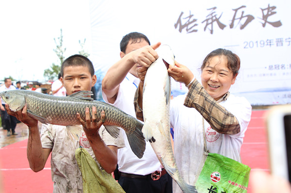 誰是“魚王”。記者薛江濤