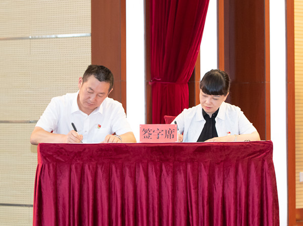 簽訂黨建結(jié)對(duì)共建協(xié)議、清單 通訊員李偉攝