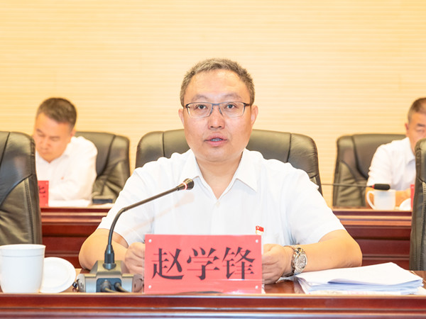 昆明經(jīng)開區(qū)黨工委書記趙學(xué)鋒出席會(huì)議并講話 通訊員李偉攝