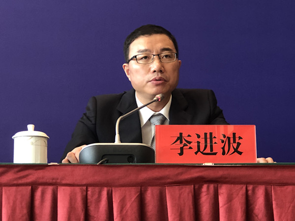 嵩明縣委副書記、代理縣長李進(jìn)波