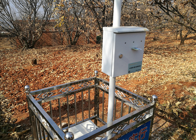 富民縣白地山村被確定為省級山區(qū)小水網(wǎng)改革試點，農(nóng)戶只需插入卡就可以打水。