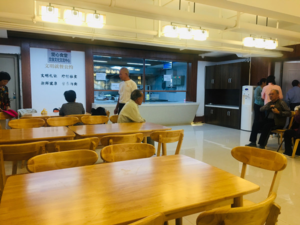 圖片3  愛心食堂內(nèi)部。