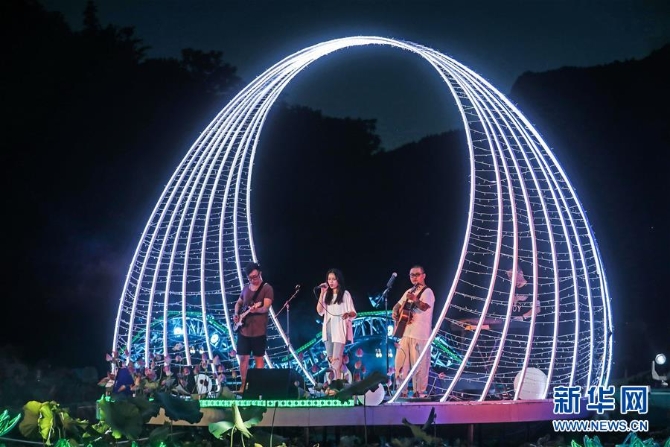 （社會）（6）夏日鄉(xiāng)村舉辦“荷塘樂色”音樂會