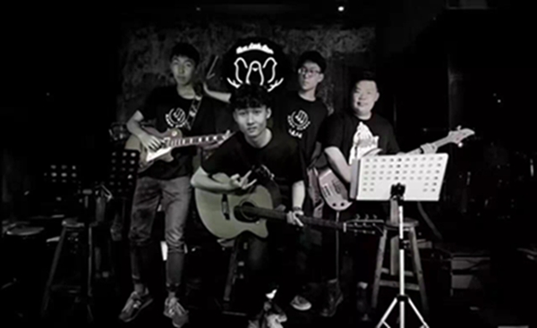 “明日青年”樂隊的四個少年