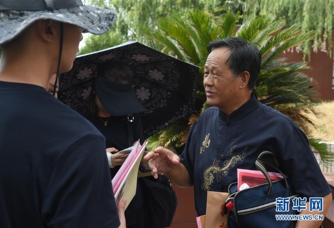 （壯麗70年·奮斗新時代——記者再走長征路·圖文互動）（3）沒有墓碑，卻有豐碑——洪湖畔的永恒哀思