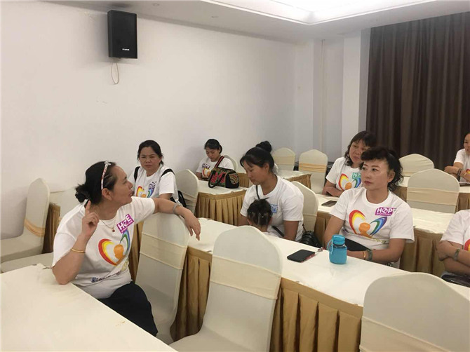 李麗君為患兒家長答疑解惑