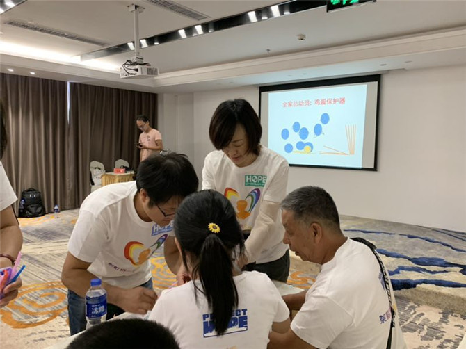 志愿者為參與家庭服務(wù)