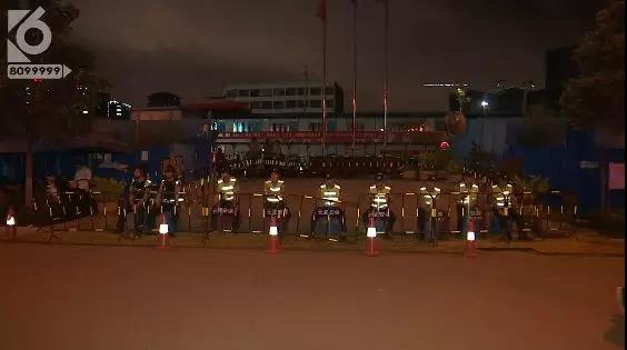 家人輪流通宵“值班”！為選好房，昆明400多拆遷戶排隊三天三夜…