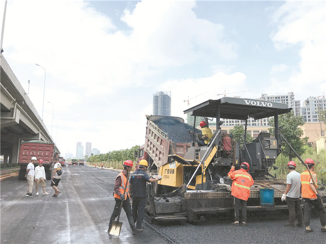 工程機械進(jìn)場施工2