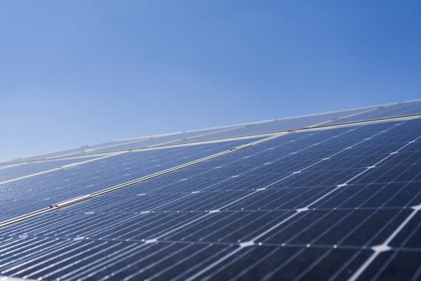 【新時(shí)代·幸福美麗新邊疆】達(dá)拉特光伏發(fā)電應(yīng)用領(lǐng)跑基地:把黃沙變成“黃金” 【新時(shí)代·幸福美麗新邊疆】達(dá)拉特光伏發(fā)電應(yīng)用領(lǐng)跑基地:把黃沙變成“黃金”