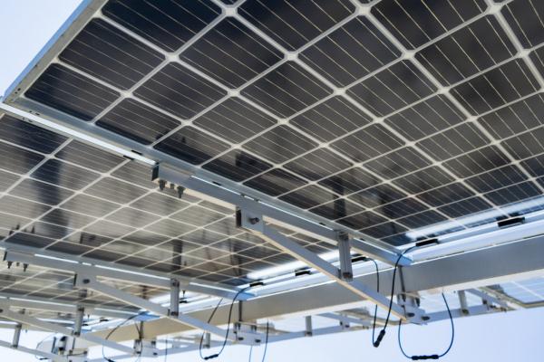 【新時(shí)代·幸福美麗新邊疆】達(dá)拉特光伏發(fā)電應(yīng)用領(lǐng)跑基地:把黃沙變成“黃金” 【新時(shí)代·幸福美麗新邊疆】達(dá)拉特光伏發(fā)電應(yīng)用領(lǐng)跑基地:把黃沙變成“黃金”