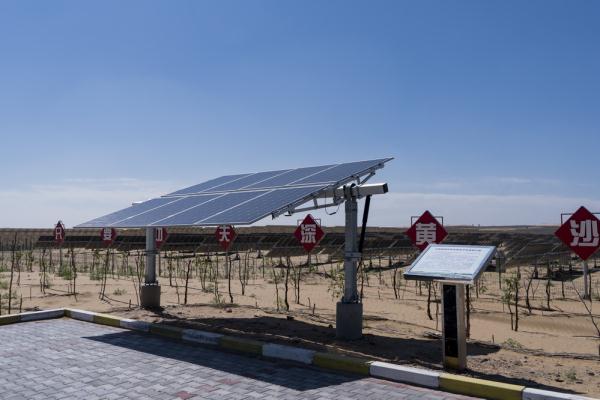 【新時(shí)代·幸福美麗新邊疆】達(dá)拉特光伏發(fā)電應(yīng)用領(lǐng)跑基地:把黃沙變成“黃金” 【新時(shí)代·幸福美麗新邊疆】達(dá)拉特光伏發(fā)電應(yīng)用領(lǐng)跑基地:把黃沙變成“黃金”