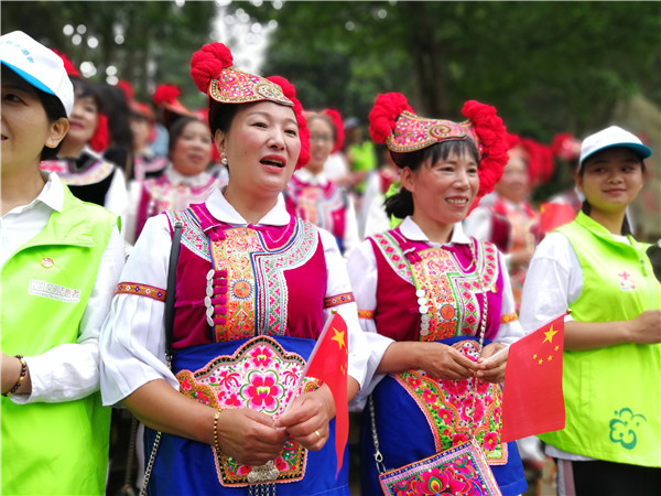 身著彝族服飾的彝族同胞 身著彝族服飾的彝族同胞